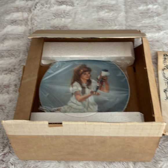 Beautiful vintage fine china plate of “Clara & Nut Cracker! - Picture 2 of 10